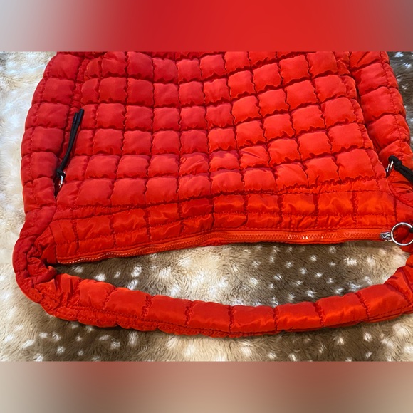 Free People FP Movement Quilted Carryall - Chefs Kiss NWOT - Picture 12 of 12